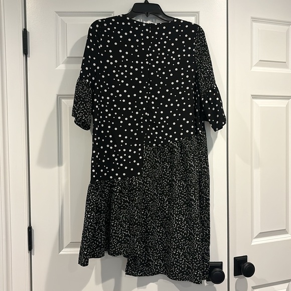 Caara Black and White Asymmetrical Dress - Picture 6 of 9